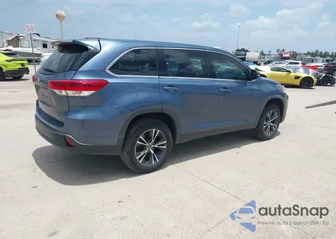 2019 Toyota Highlander Le z USA, uszkodzony, nr VIN 5TDZARFH8KS059612